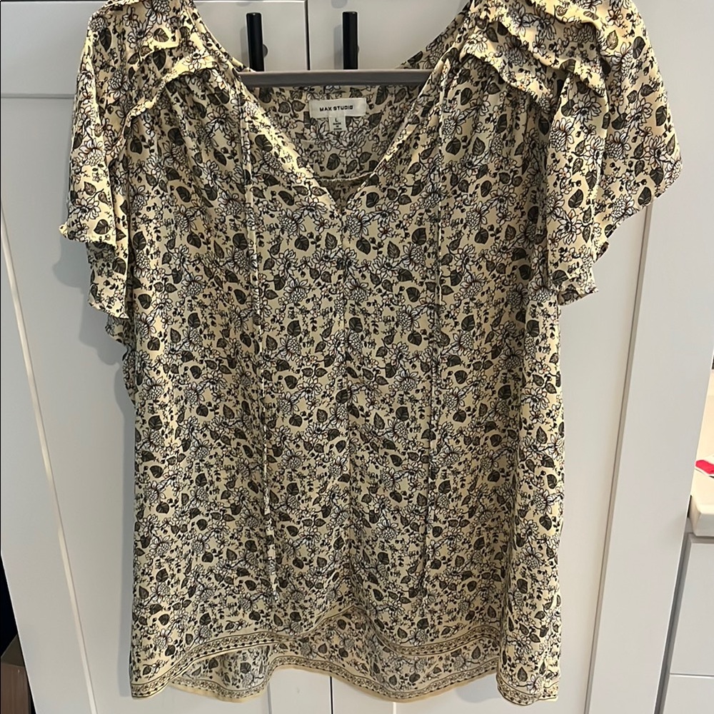 Max Studio Cream and Tan Ruffled Flutter Sleeve Blouse